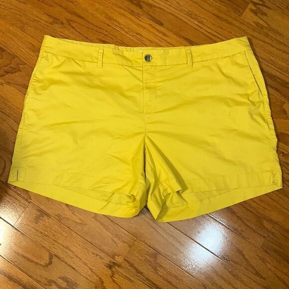 Old Navy size 22 mid rise mustard color shorts - Picture 1 of 8